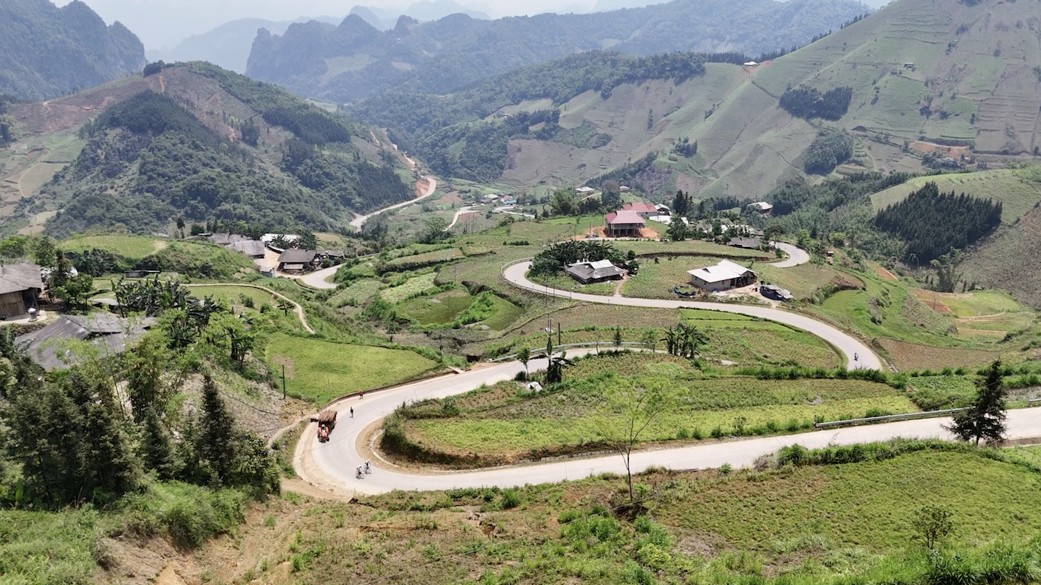 cycling-on-na-tenh-pass