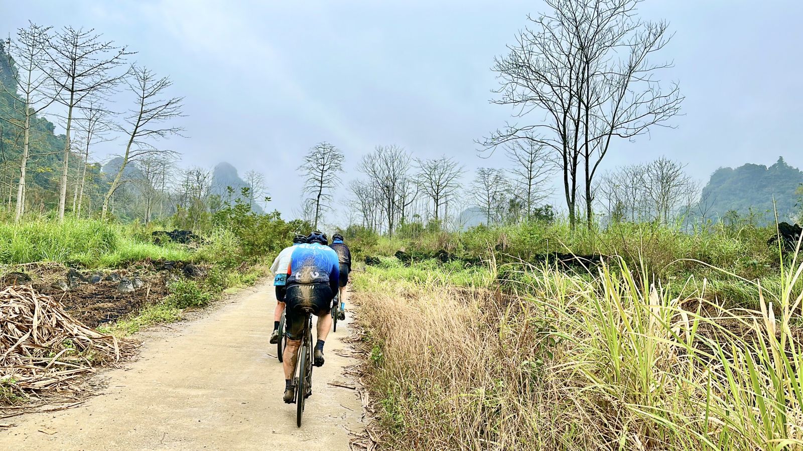 cycling-the-ha-giang-loop-through-mountain-roads-in-northern-Vietnam